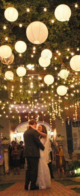 10-Pack 10 Inch White Parallel Ribbing Round Paper Lanterns